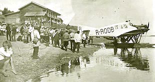 Гидроплан Юнкерс F-13  в  Усть-Сысольске у перевоза в Заречье. 14 августа 1925 г.